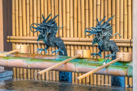Tokyo, Chuo Ward - August 26, 2018 : Dragons and hisaku dipers at Chozuya Water ablution pavilion of Koami Shrine or Koami Inari Daimyojin. Shinto shrine devoted to Benzaiten deityのeditorial素材