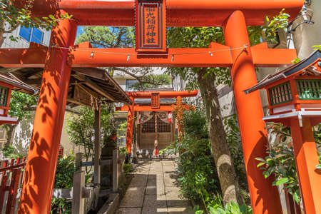 Tokyo - August 17, 2018 - Torii Gates and Honden (Main Hall) of Funekoinaka Jinja Shinto Shrine. Located in Minami Aoyama district.のeditorial素材