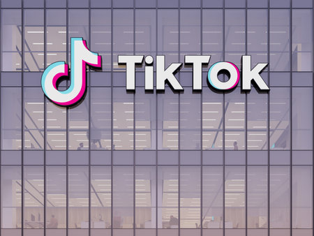 Culver City, CA, USA. May 2, 2023. Editorial Use Only, 3D CGI. TikTok Signage Logo on Top of Glass Building. Multinational Social Networking Company Office Headquarters.のeditorial素材