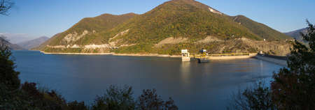Landscapes of water and mountains Zhinvalskoe Reservoir, Georgia. Forty kilometers north of Tbilisi, between the mountains on the Aragvi River is an incredibly beautiful Zhinval water reservoir, 14 kilometers long and 75 meters deep, containing more than の写真素材