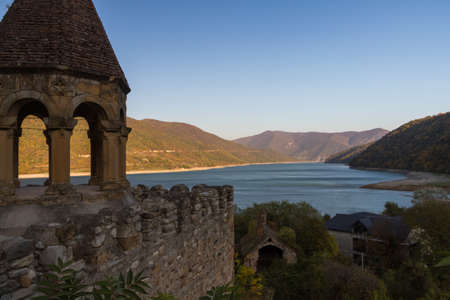 On the shores of the Zhinvali reservoir there is an interesting landmark - the medieval fortress of Ananuri, built in the sixteenth century to protect the surrounding lands.
Until now, part of the fortress wall, the watchtower and three churches located oの写真素材