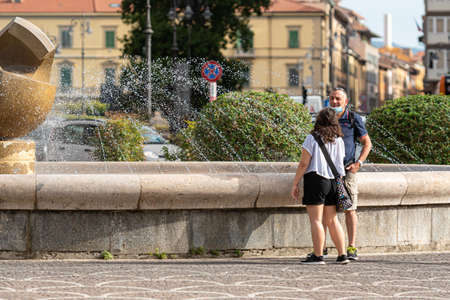 Pisa, Italy - August 10, 2021: the couple stands next to a fountain near the train stationのeditorial素材
