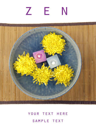 chrysanthemum flowers and aromatherapy candles in waterの写真素材