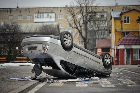 Ternopil, UKRAINE - FEBRUARY 2014: Euromaidan. Revolution. Wrecked police carのeditorial素材