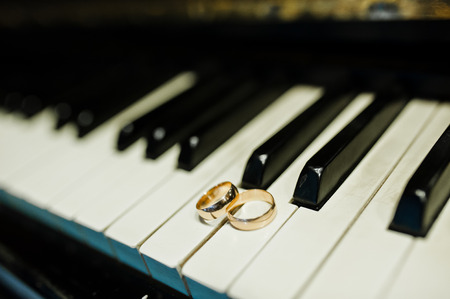 Wedding rings at the piano keysの写真素材