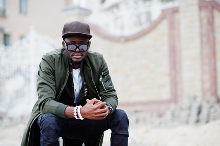 Close up portrait of stylish african american man wear on sunglasses and cap outdoor. Street fashion black man.の写真素材