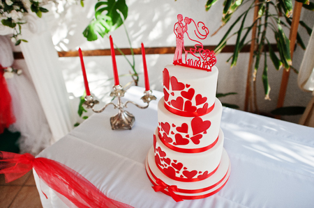 Amazing red and white wedding cake standing on the table.の写真素材