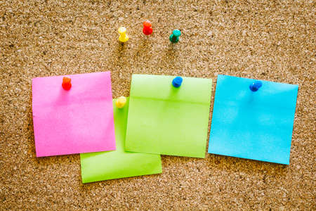 Sticky note on cork board, empty space for textの写真素材