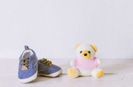 Baby shoes on wooden tableの写真素材