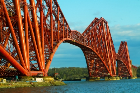 A shot of the Forth Rail bridge on a Sunny day in Scotlandの写真素材