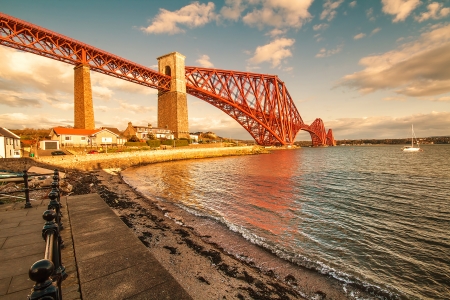 A shot of the Forth Rail bridge on a Sunny day in Scotlandの写真素材