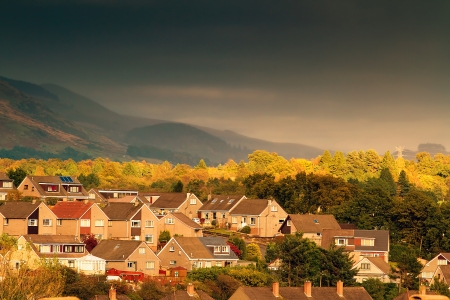 A shot of a sunset on houses in Scotlandの写真素材