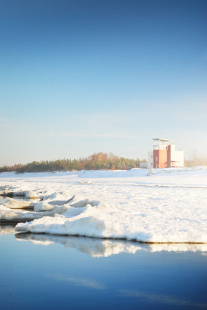 Meteorological station on the frozen sea shore on a clear day. Concept winter scene. Meteorology, science, ecological issues, environmental conservation, global warming, climate changeの写真素材