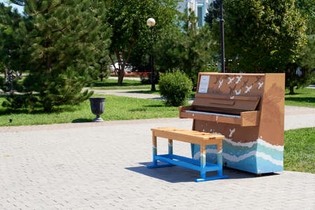 Astrakhan, Russia - 08.12.2020: A retro street piano decorated with the image of birds stands in the city park. Russian text translated: "Friends! Thank you for understanding."のeditorial素材