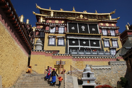 Ganden Gompa Sumsteling Zhongdian Shangri-La Yunnan Chinaのeditorial素材