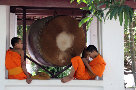 Buddhist monks at Wat Xieng Thongのeditorial素材