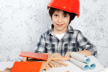 boy plans to build a new houseの写真素材