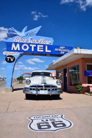 TUCUMCARI, NEW MEXICO - JULY 21: Blue Swallow Motel on Historic Route 66 on July 21, 2017 in Tucumcari, New Mexico. This building is listed on the National Register of Historic Places in New Mexico as part of historic US Route 66.のeditorial素材