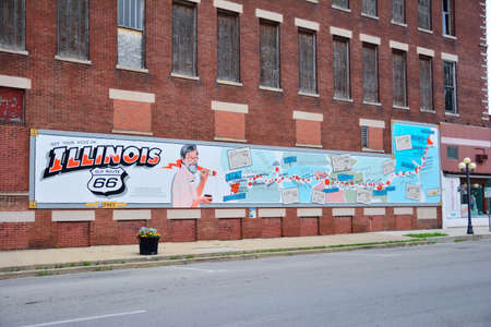 PONTIAC, IL-USA - JULY 16: Route 66 mural commemorates the city's role Bob Waldmire on July 16, 2017, in Pontiac, Illinois.のeditorial素材