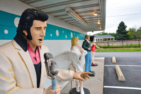 BRAIDWOOD, IL/USA - JULY 16: Statues of Elvis Presley, Marilyn Monroe, James Dean, and Betty Boop at the Polk-a-Dot (polka dot) Drive In on Route 66, on July 16, 2017, in Braidwood, Illinois.のeditorial素材