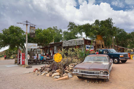 Hackberry, Arizona, Usa - July 24, 2017: The famous historic route 66 highway with the old general store is visited by people from all of the world.のeditorial素材
