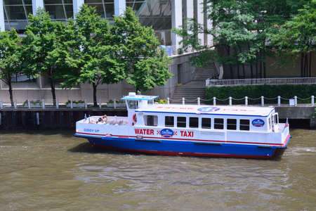 Chicago, Usa - July 15, 2017: Water Taxi on the Chicago River in downtown on July 15, 2017. The Chicago River serves as the main link between the Great Lakes and the Mississippi Valley waterways.のeditorial素材