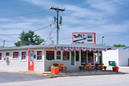Cuba, Missouri, USA - July 18, 2017 : Shellys Route 66 Cafe in Cuba, located on historic Route 66.のeditorial素材