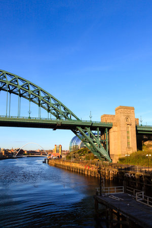 The Tyne Bridge.  The Tyne Bridge connects Newcastle and Gateshead in North East England.  In the background are the Millennium Bridge and Baltic and Sage centres.のeditorial素材