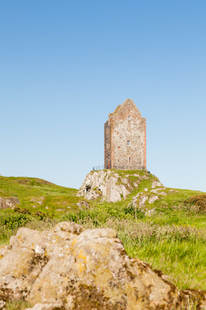 Smailholm Tower.  The tower in the Scottish Borders was built in the 1400's as protection from border raiders and the elements.のeditorial素材