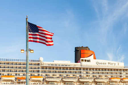 Cunard cruise liner Queen Mary 2 is pictured docked in Brooklyn, New York.  The liner is the flagship of the Cunard fleet.のeditorial素材
