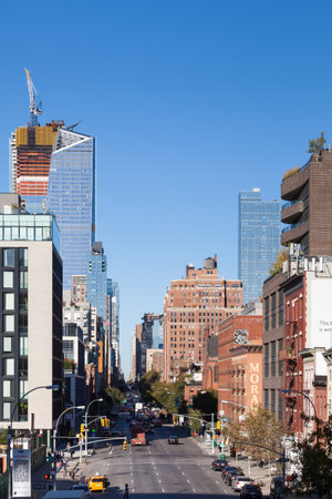 An elevated view from the High Line to the Meatpacking District in Manhattan, New York City.のeditorial素材