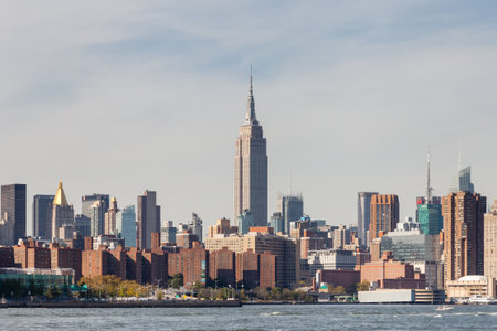 Midtown Manhattan as viewed from the East River.  The Empire State Building stands above the surrounding buildings.のeditorial素材