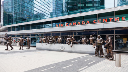 Statues of Toronto Maple Leafs ice hockey players pictured outside the Air Canada Centre.  The centre has since been renamed the Scotiabank Arena.のeditorial素材