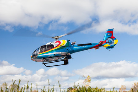 A sightseeing helicopter from Niagara Helicopters in Canada takes off to view the Falls.のeditorial素材