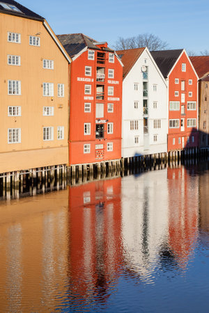 Old wooden storehouses beside the Nidelva River in Trondheim, Norway.のeditorial素材