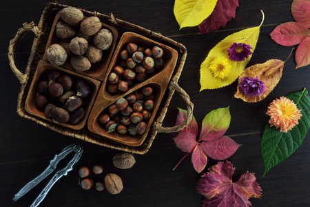 クルミの花の写真 イラスト素材一覧 9 617件 ストックフォトのamanaimages Plus