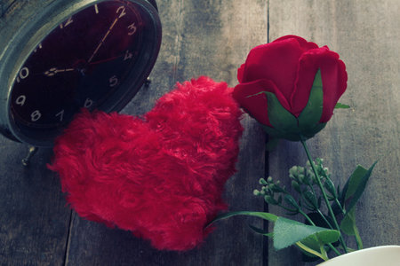 Red rose and two white teddy bears and heart on wood plate.の写真素材