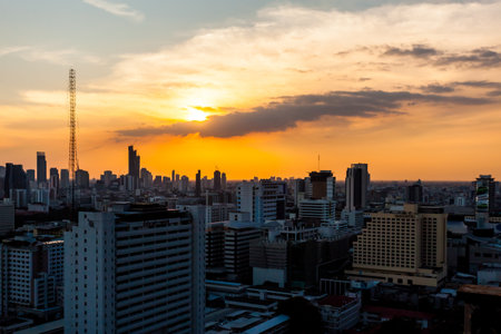 BANGKOK, THAILAND - DECEMBER 31, 2017: Sunset of Cityscape in Bangkok around Ratchadamri Rd.,  Fifth avenue of Bangkok. Thailandのeditorial素材