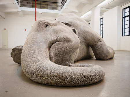 Shanghai - April 17: the exhibition of Kher's sculpures, bindi paintings in the Rockbund Art museum from Jan. 11 to April 30 in Shanghai, Chinaのeditorial素材