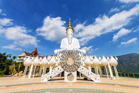 Phetchabun, January, 18, 2016: Wat Pha Kaew place a fairly spectacular landscape, which is called Pha hidden glass. And the towering peaks of the cave on the mountain. is considered a sacred place.のeditorial素材