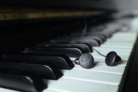 earphone on piano keyの写真素材