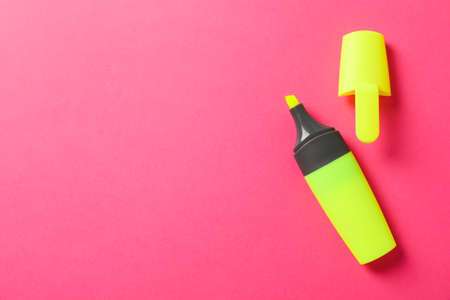 Open highlighter on color background, space for textの写真素材