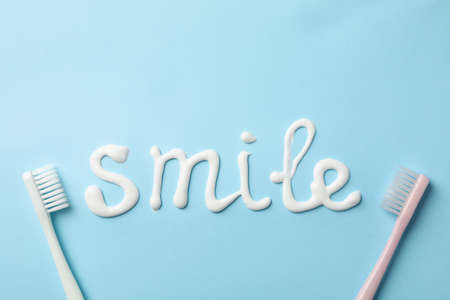 Word Smile made of toothpaste on blue background, top viewの写真素材