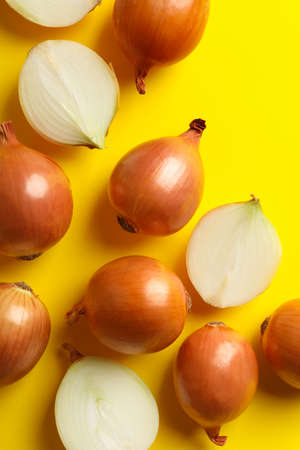 Fresh onion on yellow background, top viewの写真素材