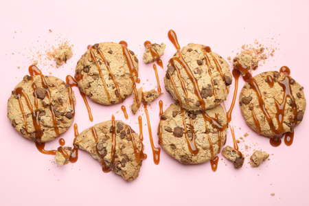 Cookies with caramel on pink background, top viewの写真素材