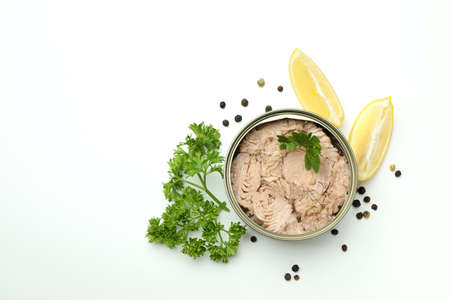 Tin with canned tuna on white backgroundの写真素材