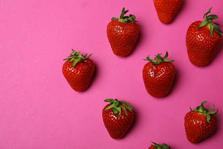 Fresh tasty strawberry with leaves on pink backgroundの写真素材