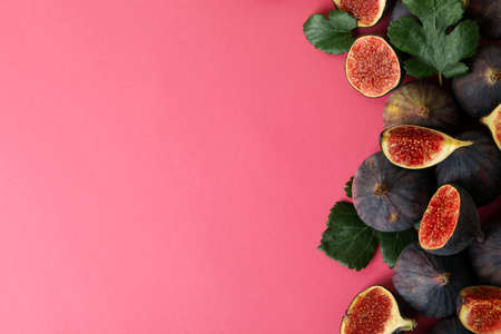 Fig with leaves on pink background, space for textの写真素材