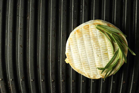 Grilled camembert on electric grill, close up.の写真素材