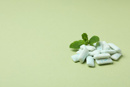 Chewing or bubble gum and mint on green backgroundの写真素材